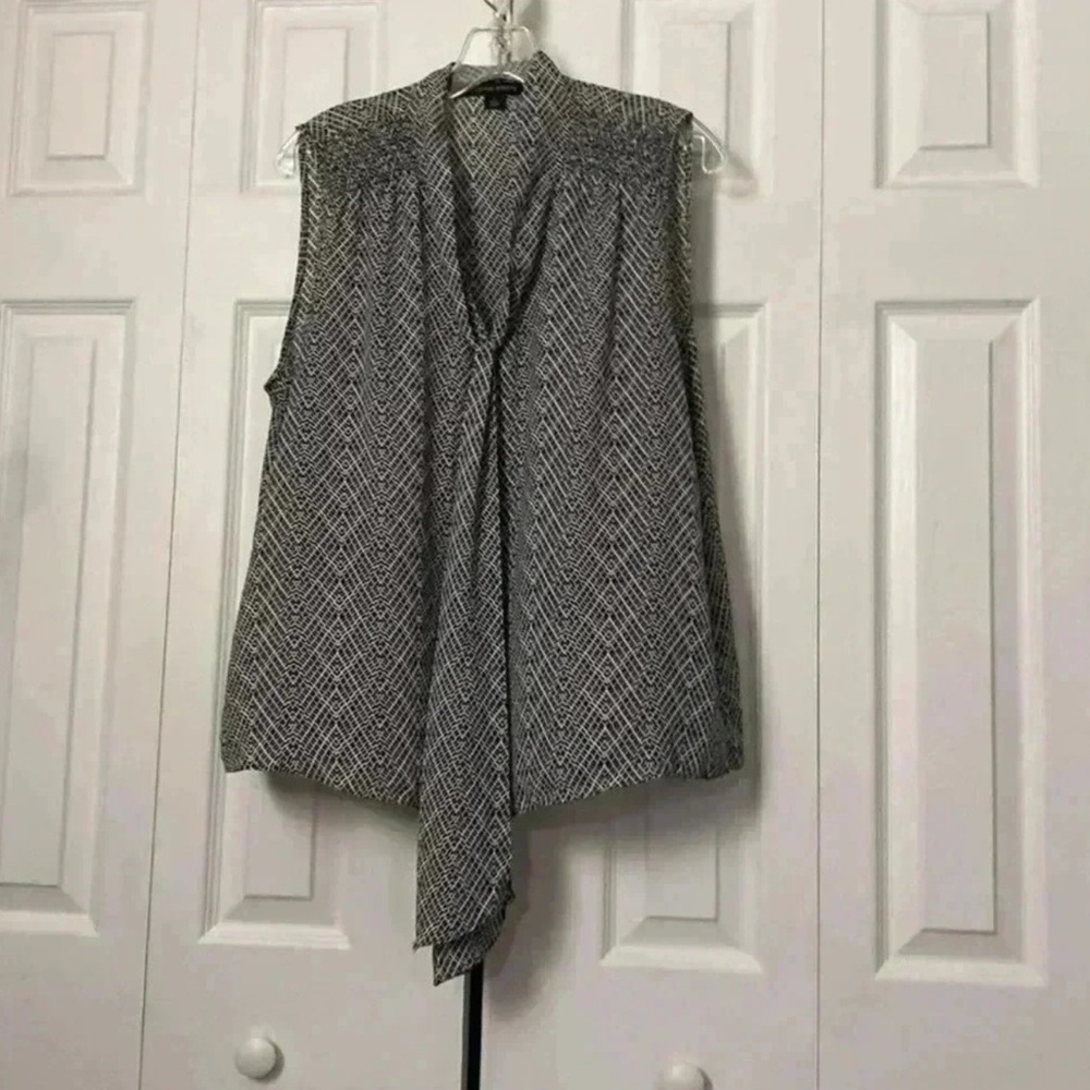 Cynthia Steffe womans sleeveless blouse top shirt Size LARGE